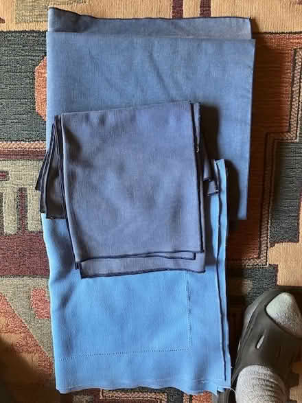 Photo of free large table clothes + napkins (south sunnyvale) #1