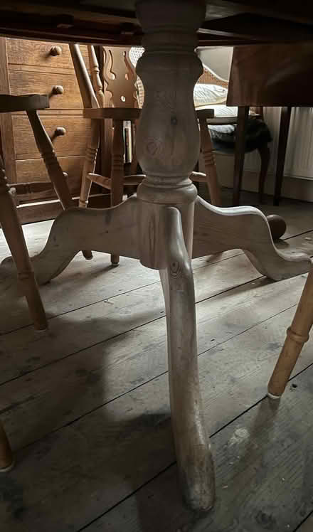 Photo of free Round pine table (Gu50ay) #2