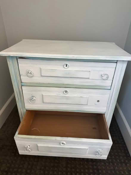 Photo of free Set of drawers (West Petaluma) #2