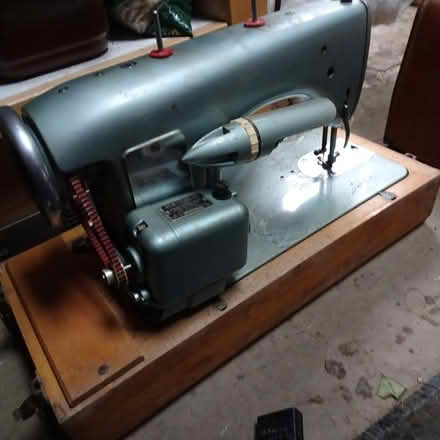 Photo of free Old sewing machine (Anglel near Chapel Market N1) #2