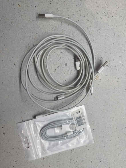 Photo of free 4 x Apple lightning cables (Sarisbury Green SO31) #1