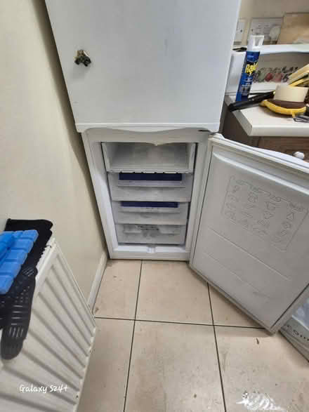 Photo of free Hotpoint fridge freezer (Hampton PE7) #3