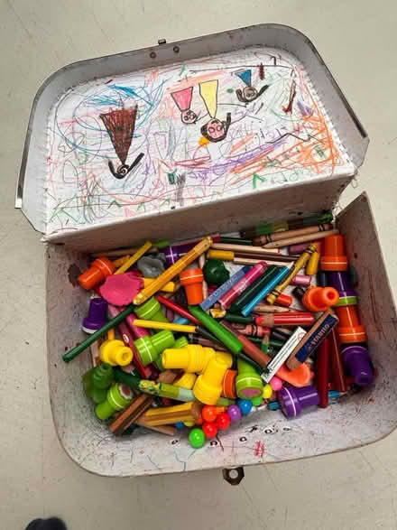 Photo of free Box of old crayons (N1 - Barnsbury) #1