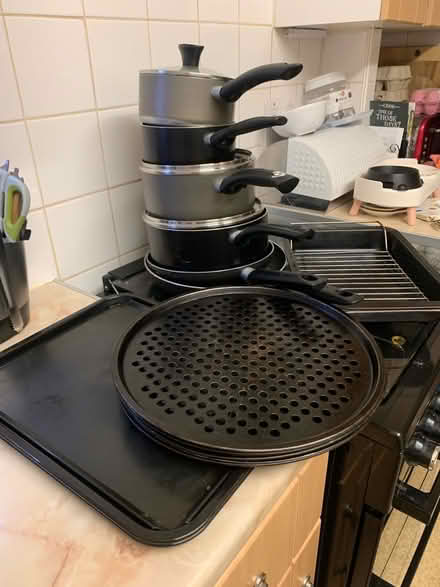 Photo of free Pots,Pans,Pizza Trays,Baking Trays (Colney Hatch N10) #1