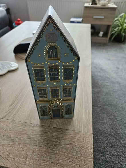Photo of free Xmas Biscuit Storage Tin with Lights (Eastham CH62) #2