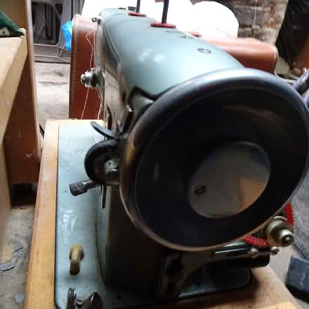 Photo of free Old sewing machine (Anglel near Chapel Market N1) #4