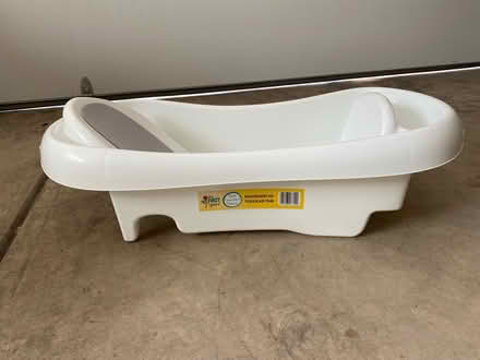 Photo of free Newborn / Infant / Toddler Bathtub (Lawrence Expy and Hwy 280) #2