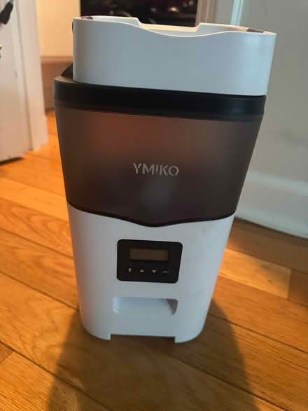 Photo of free automatic cat feeder (Fairlington/ Shirlington area) #1
