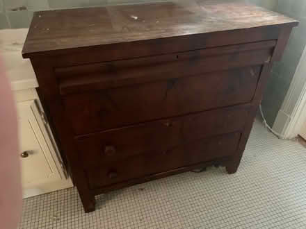 Photo of free Vintage bedroom dresser (North Cleveland Park) #3