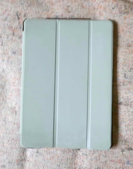 Photo of free ipad case (Astley CV10) #1