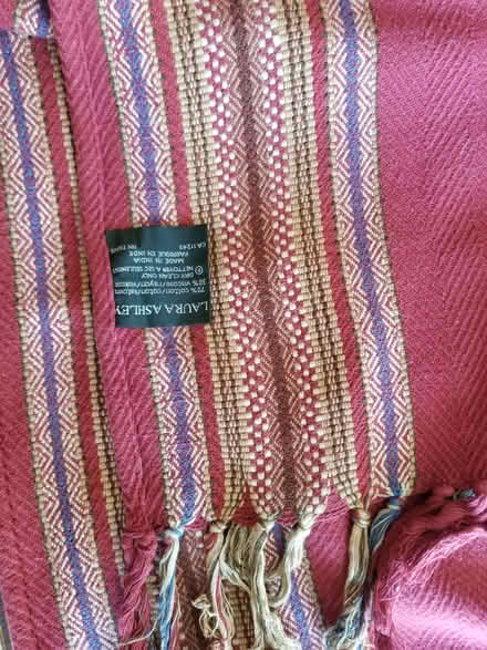 Photo of free cushion and throw red gold (St Albans AL3) #3