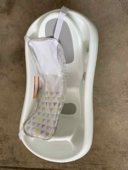Photo of free Newborn / Infant / Toddler Bathtub (Lawrence Expy and Hwy 280) #4