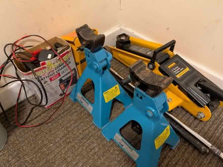 Photo of free Car jacks, axle stands and charger (Hoddesdon EN11) #2