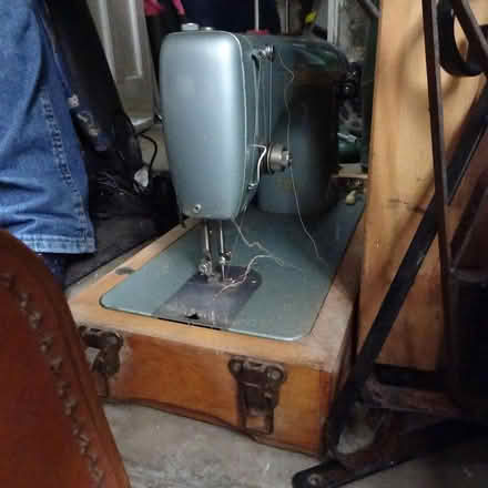 Photo of free Old sewing machine (Anglel near Chapel Market N1) #3