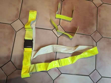Photo of free Hi-vis shoulder strap/ belt for cycling (Oxford OX3) #1