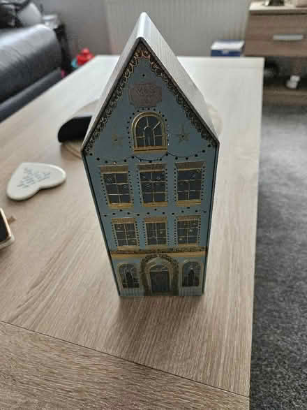 Photo of free Xmas Biscuit Storage Tin with Lights (Eastham CH62) #1