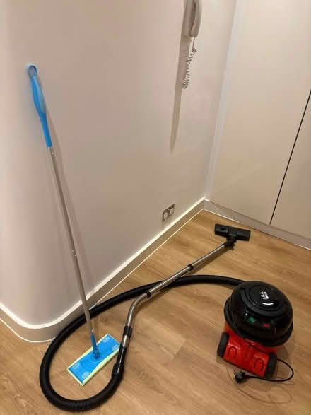 Photo of free Hoover and mop (Earls court SW5) #1