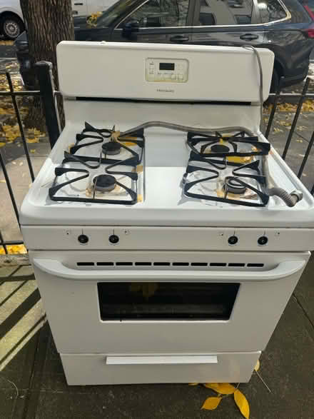 Photo of free 4-Burner White Stove (Bushwick, Brooklyn) #1