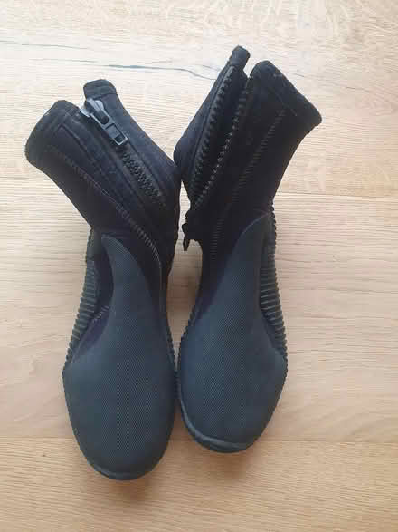 Photo of free Scuba diving boots & fins large (Twickenham TW2) #2