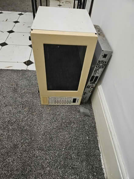 Photo of free 2 old microwaves:1 works,1 doesn't (Charlton: Greenwich,London,SE7) #2