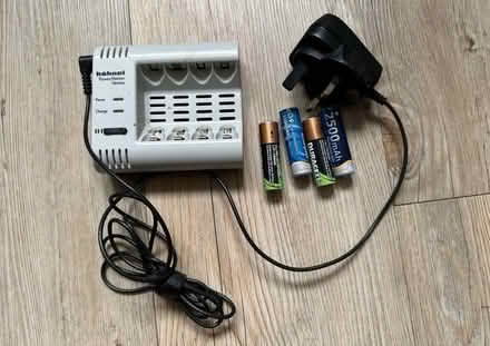 Photo of free Hähnel Battery Charger - Hähnel Power Station Ventra (Swindon SN25) #3