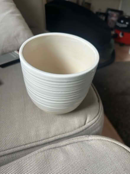 Photo of free Couple of plant pots (Luton LU3) #1