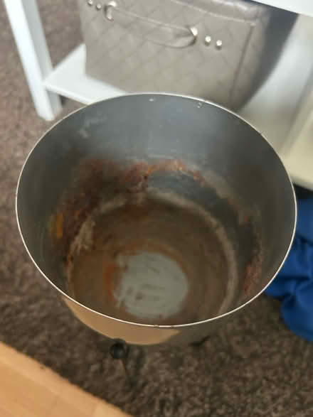 Photo of free Couple of plant pots (Luton LU3) #4