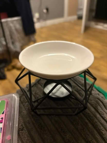 Photo of free Wax melt holder and wax melts (Kidderminster DY10) #3