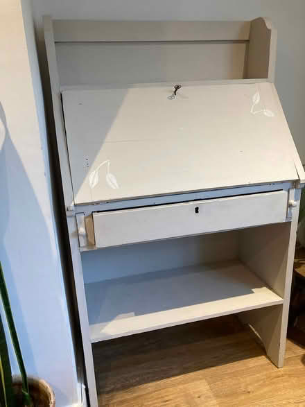 Photo of free Desk/bookcase (IP12 Sudbourne) #1