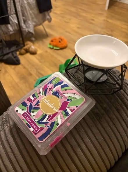 Photo of free Wax melt holder and wax melts (Kidderminster DY10) #1