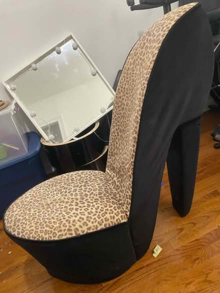 Photo of free Shoe sofa chair (East bronx) #1