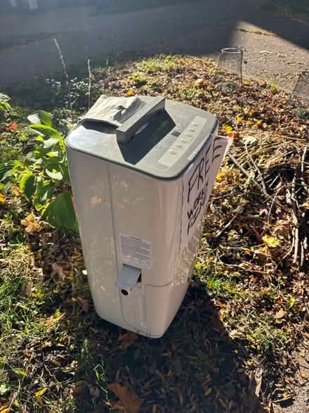 Photo of free Dehumidifier. Working condition (Near west - Reservoir Park) #4