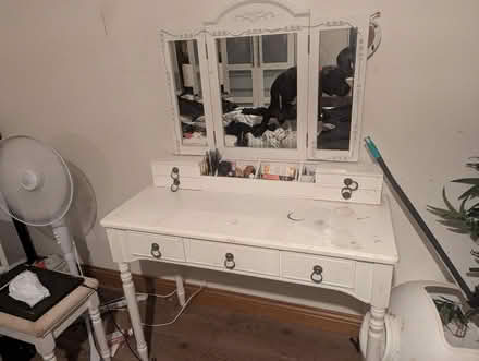 Photo of free Vanity Desk With Drawers (BT31) #1