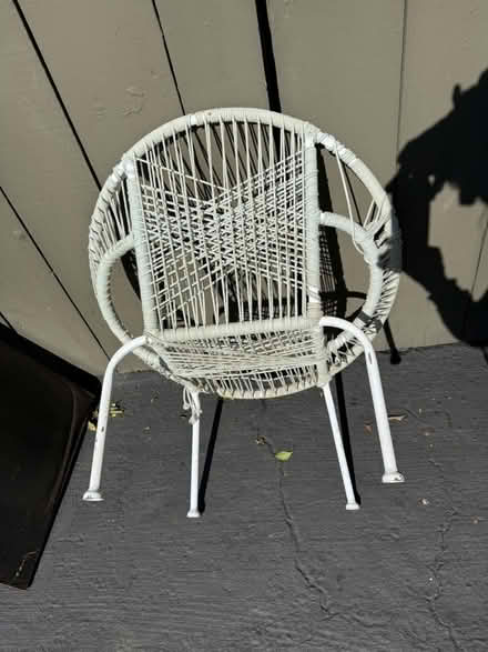Photo of free Small white wicker chair (Valencia Avenue, Sunnyvale) #2