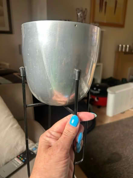 Photo of free Couple of plant pots (Luton LU3) #3