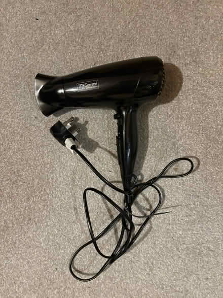 Photo of free Tresemmè Hair dryer (Chineham RG24) #1