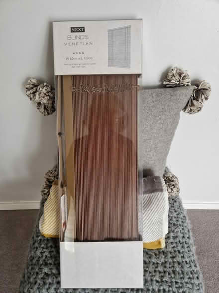 Photo of free Wood venetian blind (Windsor SL4) #1