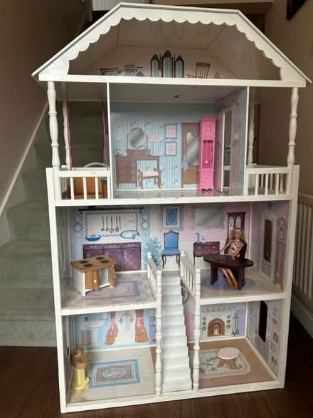 Photo of free Sindy Barbie dolls house (ME15 8) #1