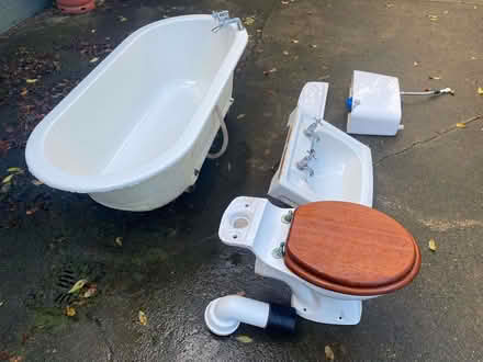 Photo of free Full bathroom suite - bath, basin & toilet (Norton LD8) #3