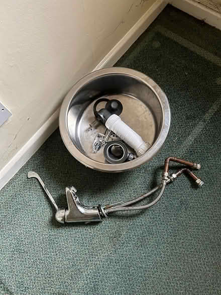 Photo of free Round sink & tap (Didcot, OX11) #1