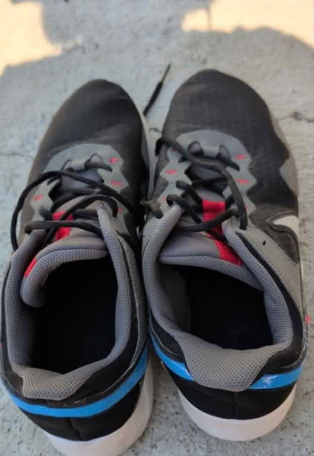 Photo of free NIKE MEN athletic shoe 10.5 (downtown sunnyvale) #2