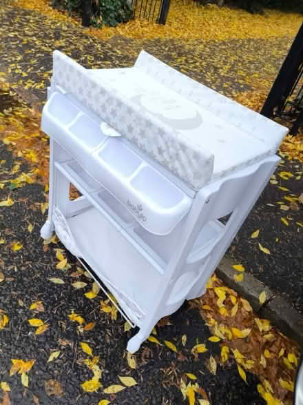 Photo of free Changing table with bathtub (E5 Clapton) #2