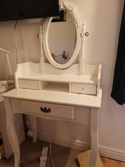 Photo of free Dressing Table White (Ll545az) #1