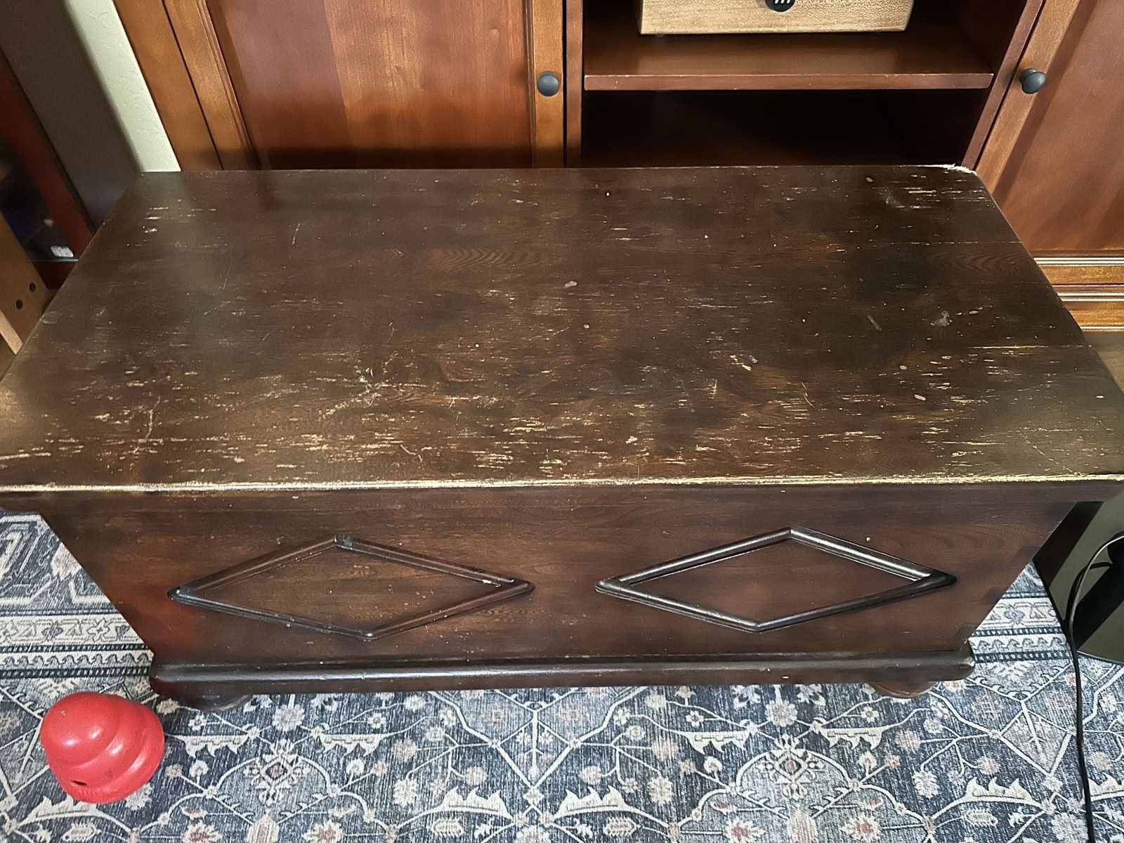 Distressed Chest Solid Free: Solid wood chest, distressed (Sunnyvale)