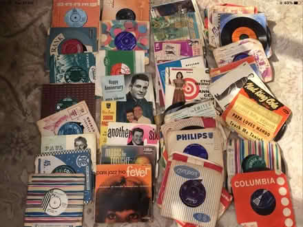 Photo of free Vinyl singles. (Walderslade Bottom ME5) #1