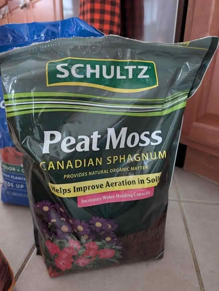 Photo of free potting soil mixes (Main St - Pleasant Ln Lombard) #3