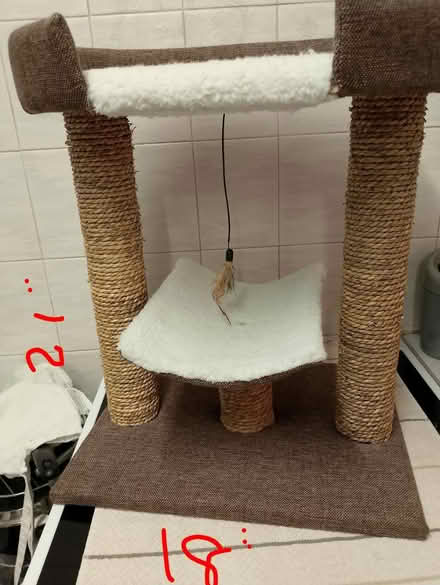 Photo of free Scratching Post with bed (Bransford WR6) #2