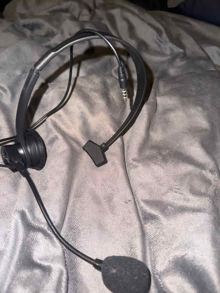 Photo of free Operator-style headphones (Stuyvesant Heights) #1