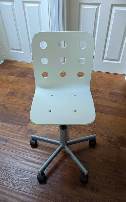 Photo of free Children chair (Henbury) #1