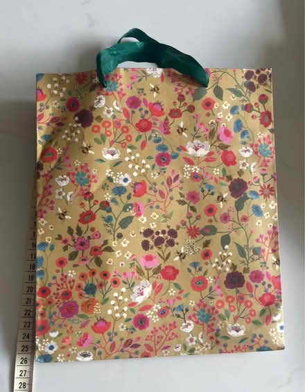 Photo of free Flower gift bag (SW16) #1